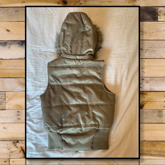 S Women’s Green-Gold Polyester Refuge Vest & Attachable Hood - Picture 3 of 7